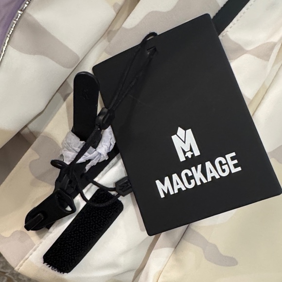 Mackage ski jacket camo medium NWT removeable hood - Picture 6 of 9